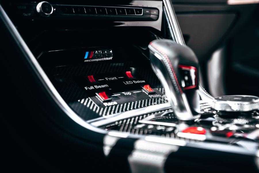 Детали интерьера BMW M8 Competition Coupe MotoGP Safety Car (F92) 2019 года  (фото 17 из 38)